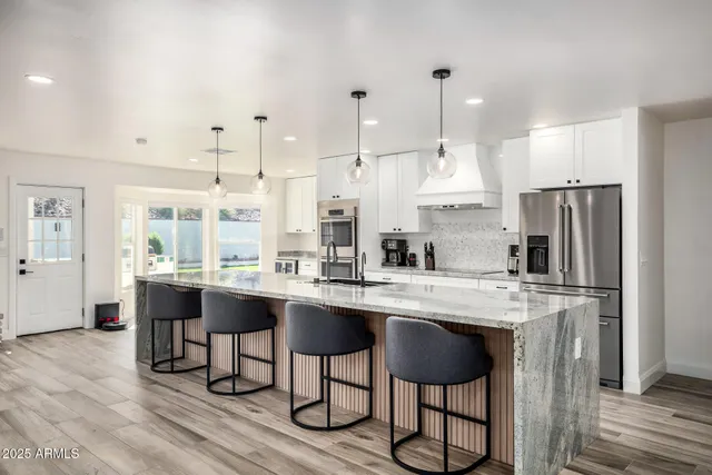 $1,150,000 | 2201 East Shea Boulevard, Phoenix, AZ 85028