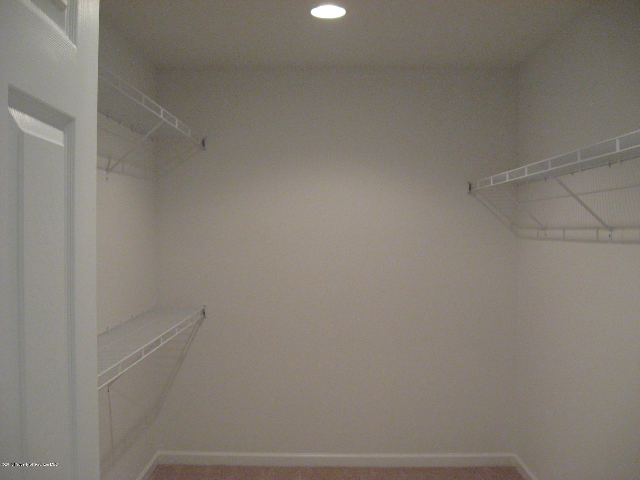 27 Wyndham Road Clarks Summit, PA 18411 - Photo 11 of 13 Gallery Image 11