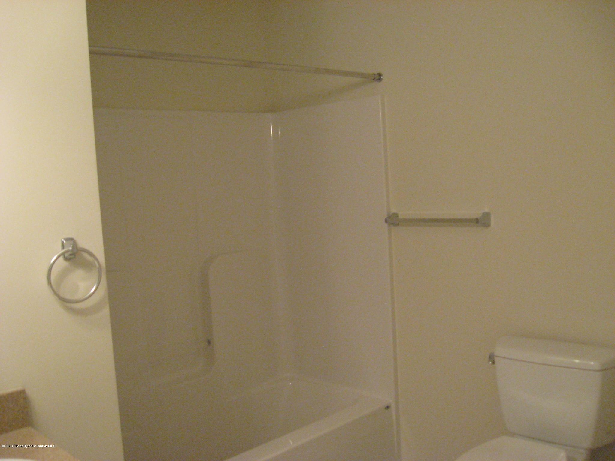 27 Wyndham Road Clarks Summit, PA 18411 - Photo 12 of 13 Gallery Image 12