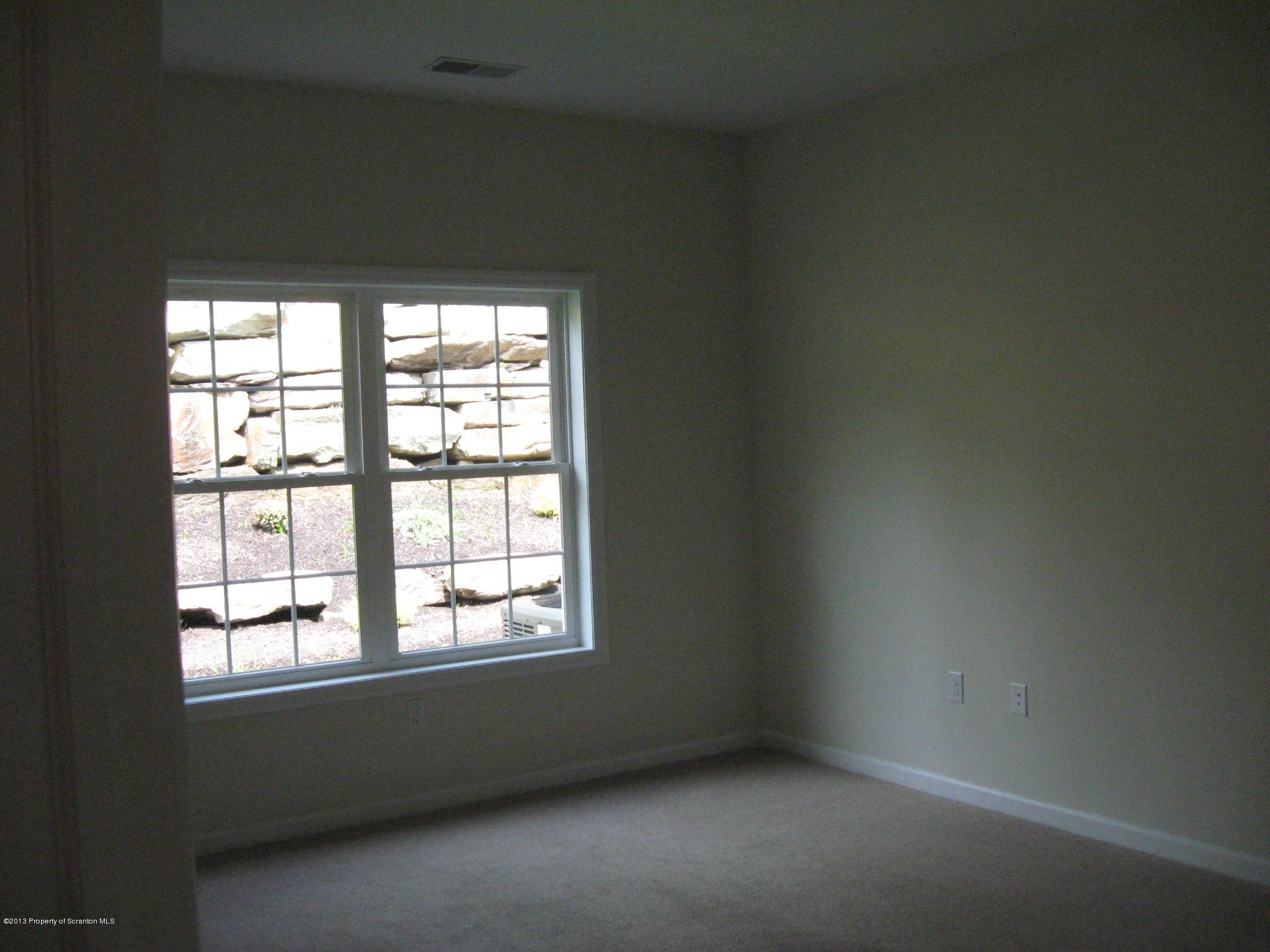 27 Wyndham Road Clarks Summit, PA 18411 - Photo 6 of 13 Gallery Image 6