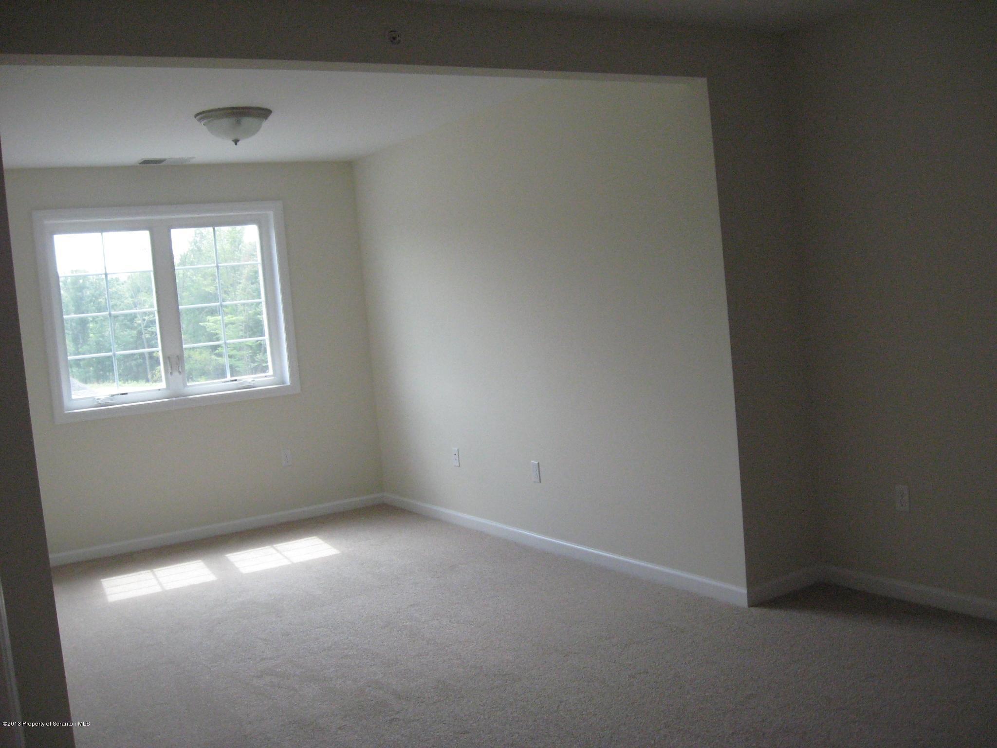 27 Wyndham Road Clarks Summit, PA 18411 - Photo 9 of 13 Gallery Image 9