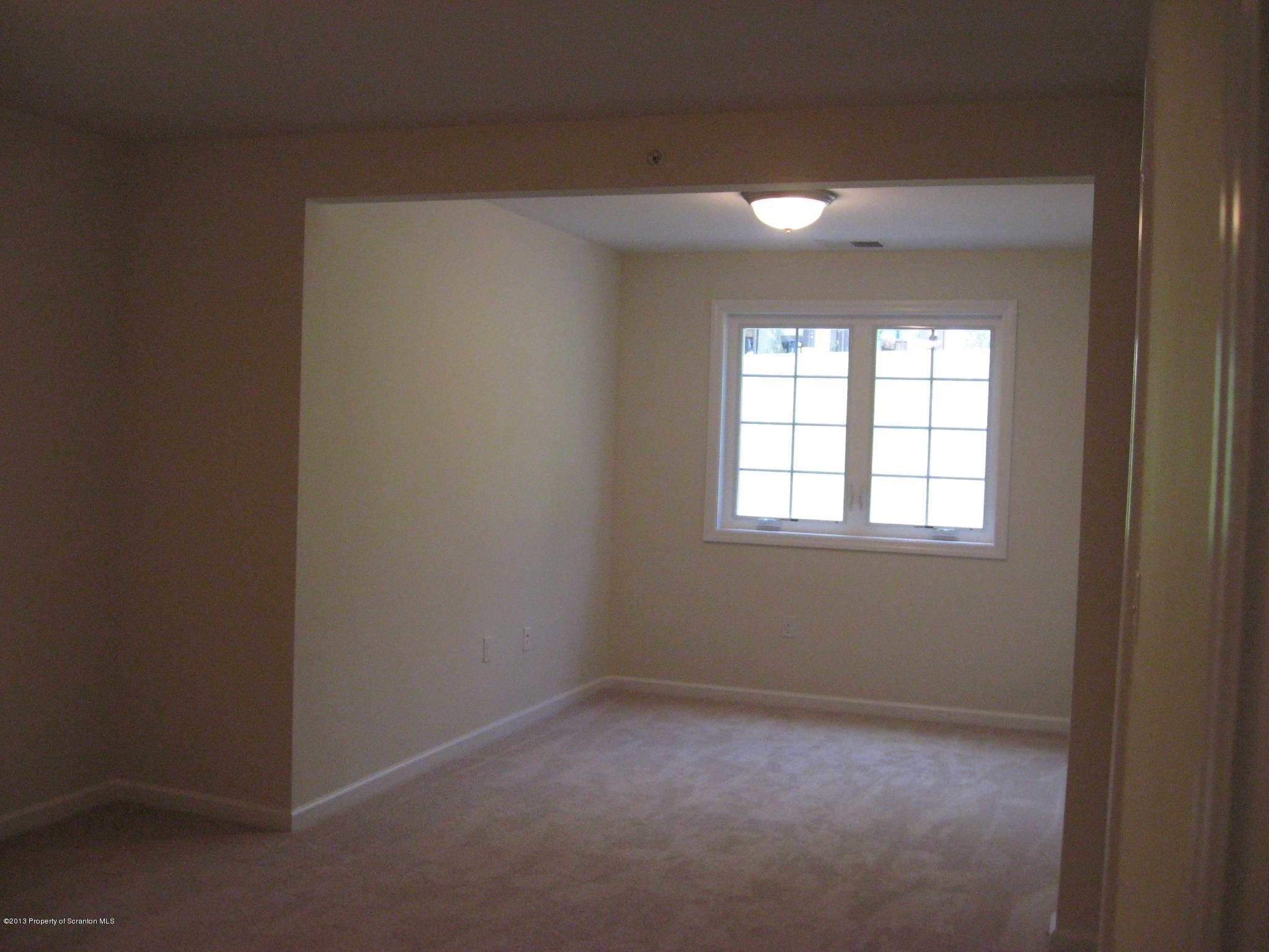27 Wyndham Road Clarks Summit, PA 18411 - Photo 10 of 13 Gallery Image 10