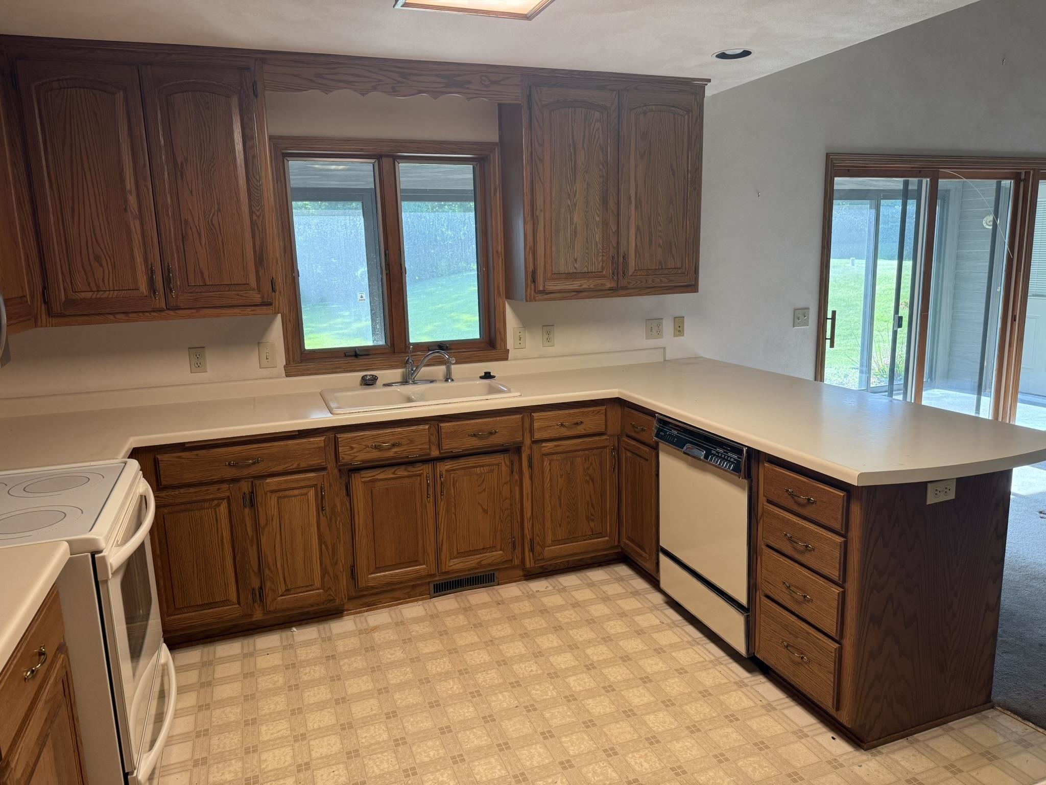 1864 Imperial Road Oshkosh, WI 54904 - Photo 4 of 21