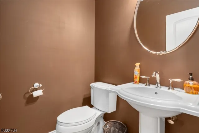 a view of a livingroom with furniture and a ceiling fan
