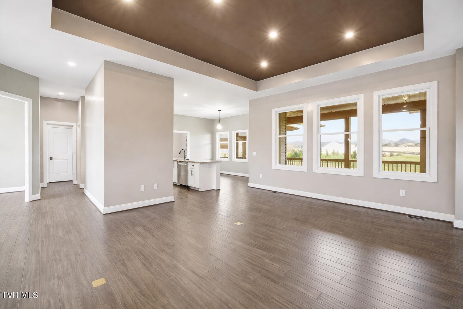 563 Pleasant Valley Road Jonesborough, TN 37659 - Photo 4 of 57 563 Pleasant Valley Road