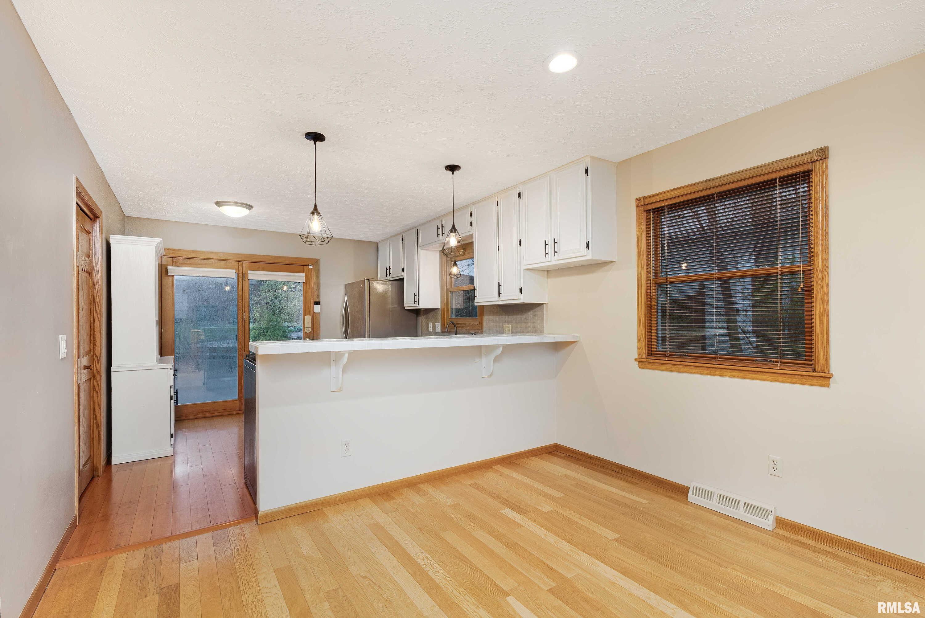 2422 Middle Road Davenport, IA 52803 - Photo 8 of 33 Gallery Image 8