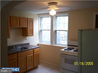 979 Trent Road Camden, NJ 08104 - Photo 5 of 12 Kitchen