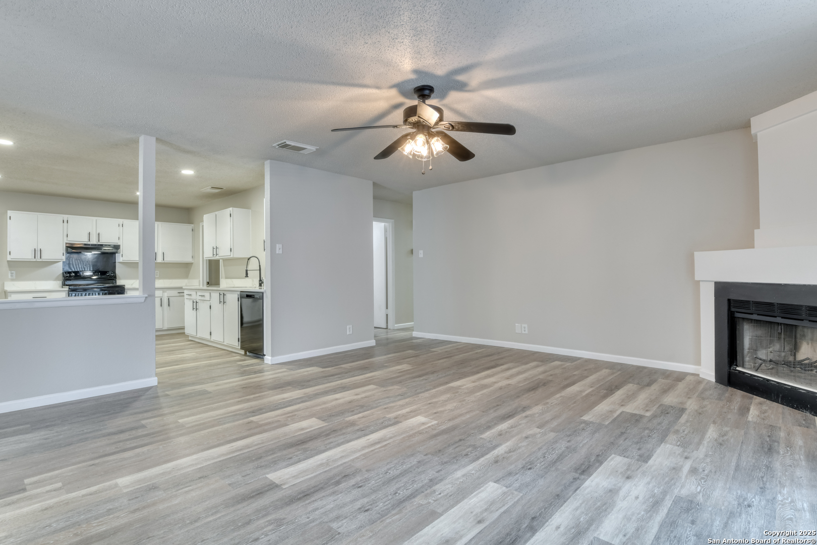 6819 Columbia Ridge Drive Converse, TX 78109 - Photo 7 of 29