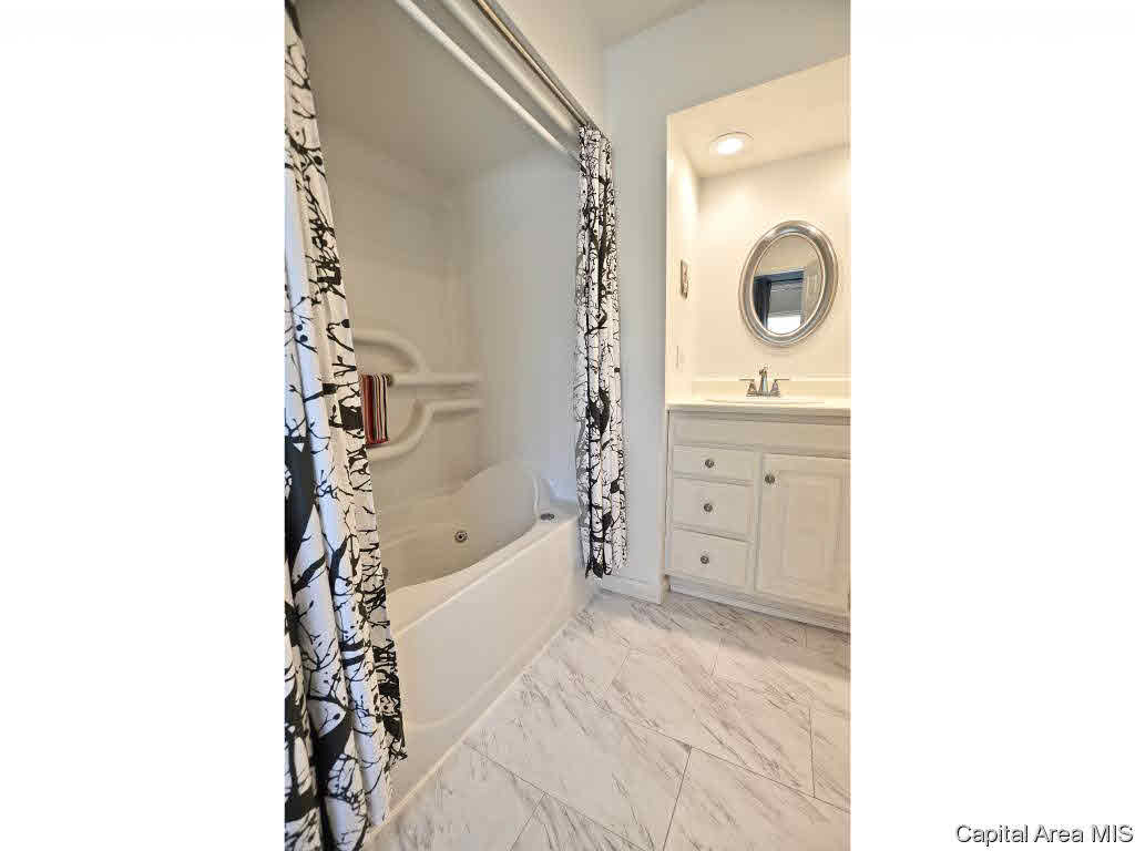 1818 MayField Road Chatham, IL 62629 - Photo 17 of 34 Gallery Image 17