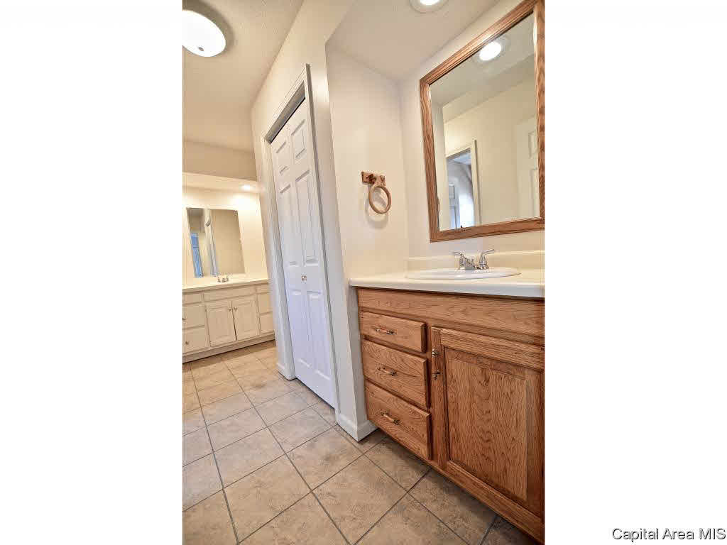 1818 MayField Road Chatham, IL 62629 - Photo 23 of 34 Gallery Image 23