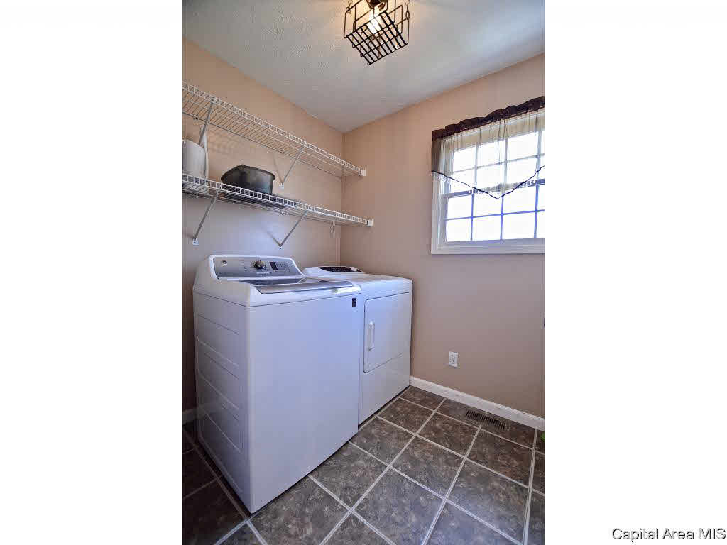 1818 MayField Road Chatham, IL 62629 - Photo 26 of 34 Gallery Image 26