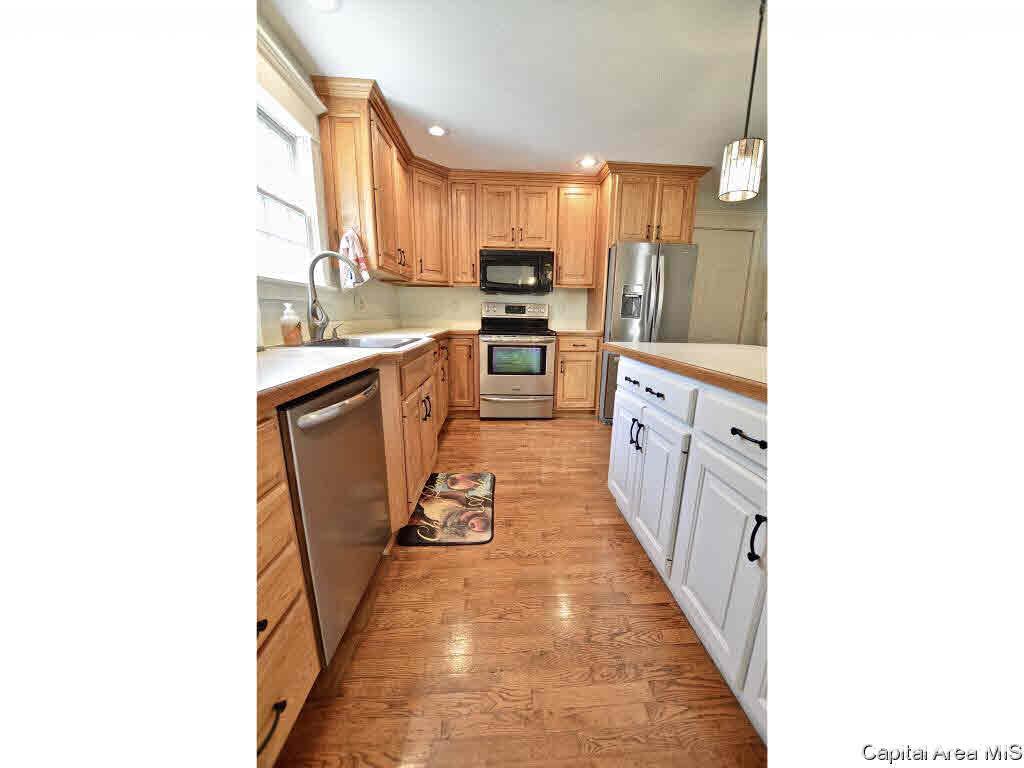 1818 MayField Road Chatham, IL 62629 - Photo 10 of 34 Gallery Image 10