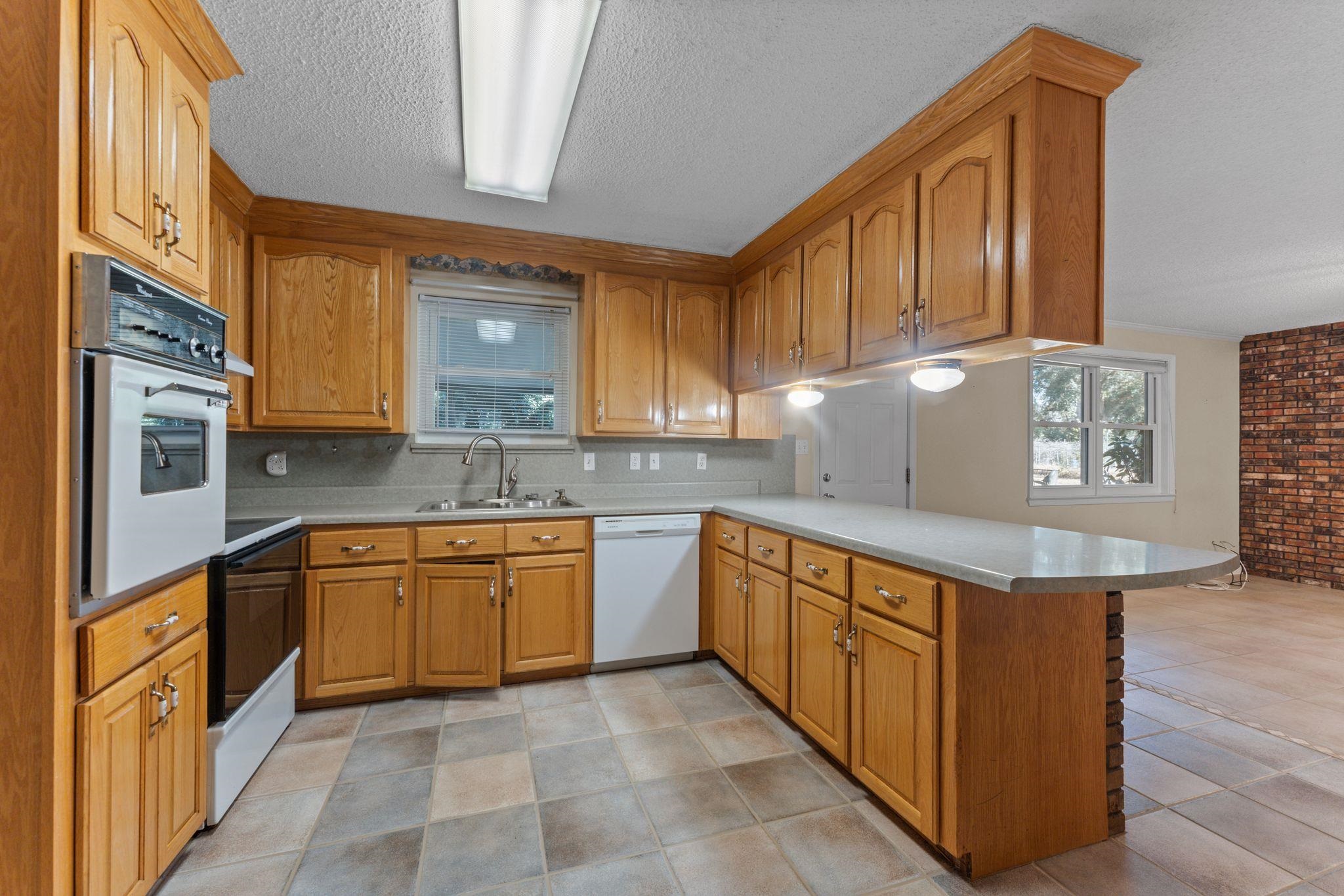 32989 Antietam Road Lillian, AL 36549 - Photo 13 of 56 Kitchen