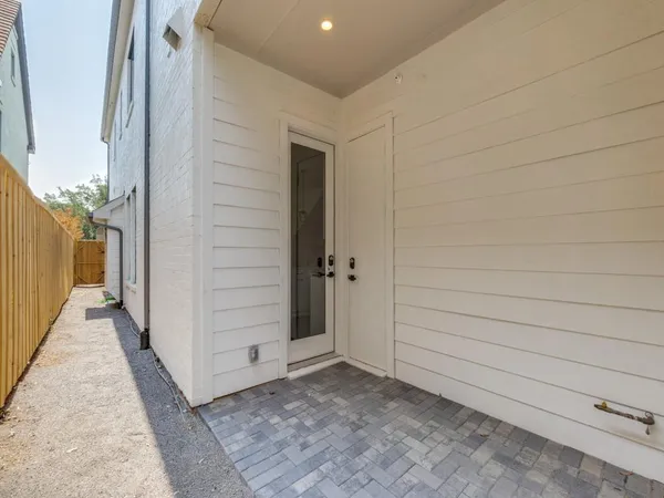 $9,500 | 4200 University Boulevard, University Park, TX 75205