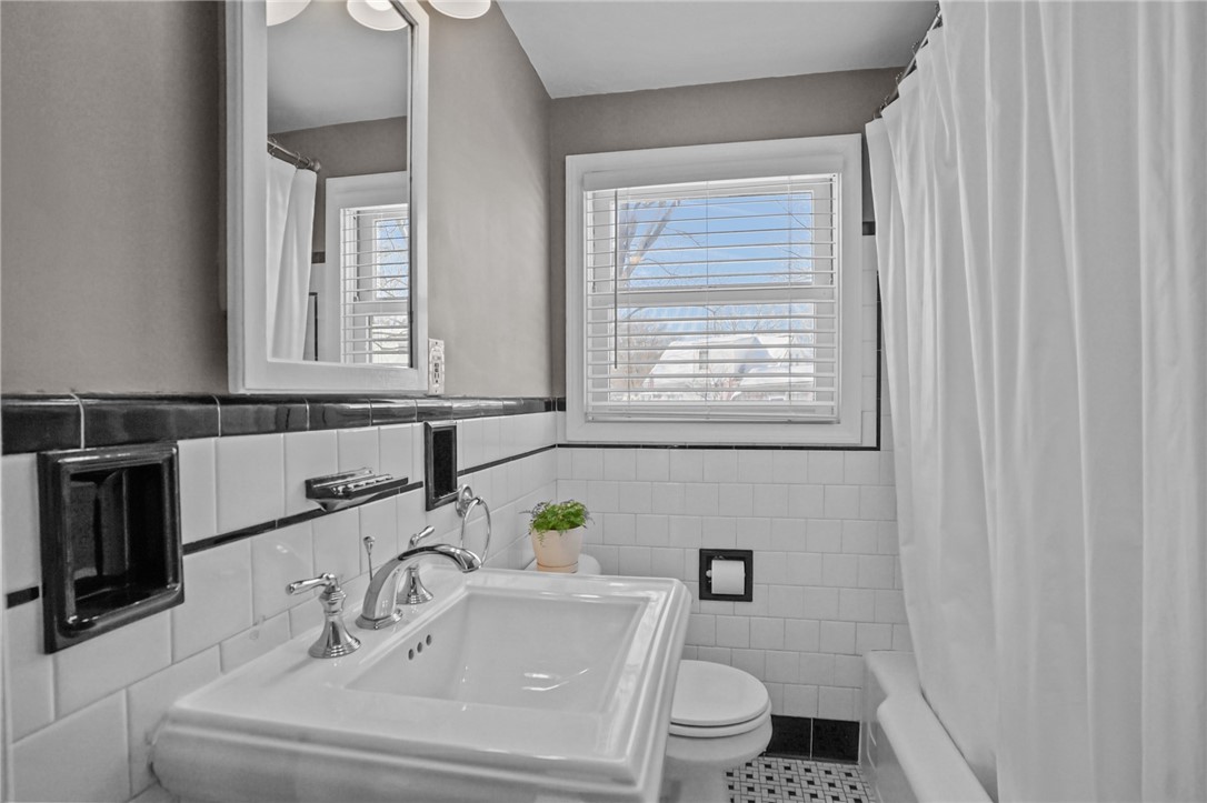 44 Westbrook Road Warwick, RI 02886 - Photo 23 of 44 Full bath on first floor.