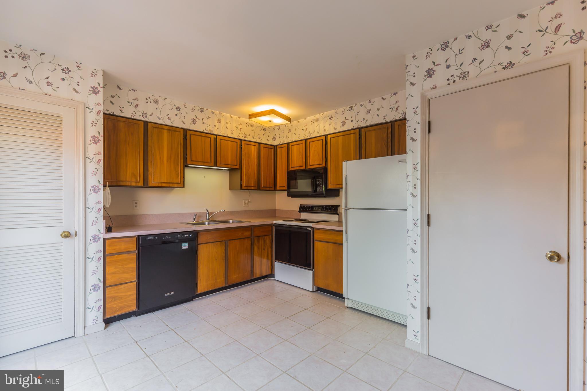 8314 Wickham Road Springfield, VA 22152 - Photo 20 of 31 Kitchen w/ ceramic tile floor