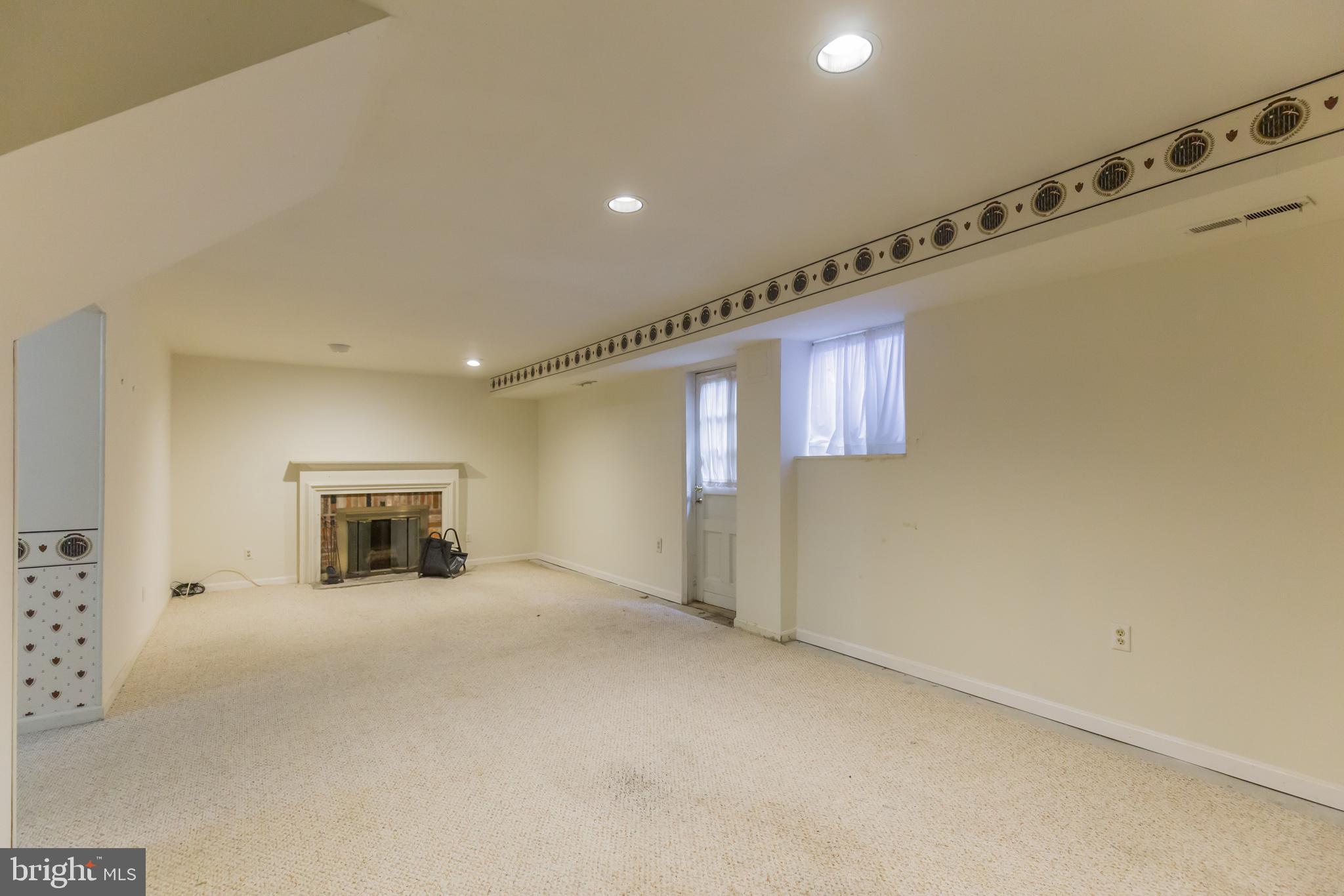 8314 Wickham Road Springfield, VA 22152 - Photo 24 of 31 Large Family Room w/ Wood burning fire place
