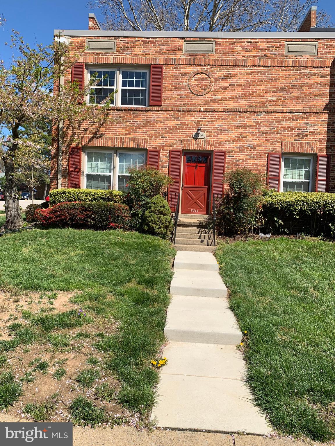 8314 Wickham Road Springfield, VA 22152 - Photo 25 of 31 Front View walk right in