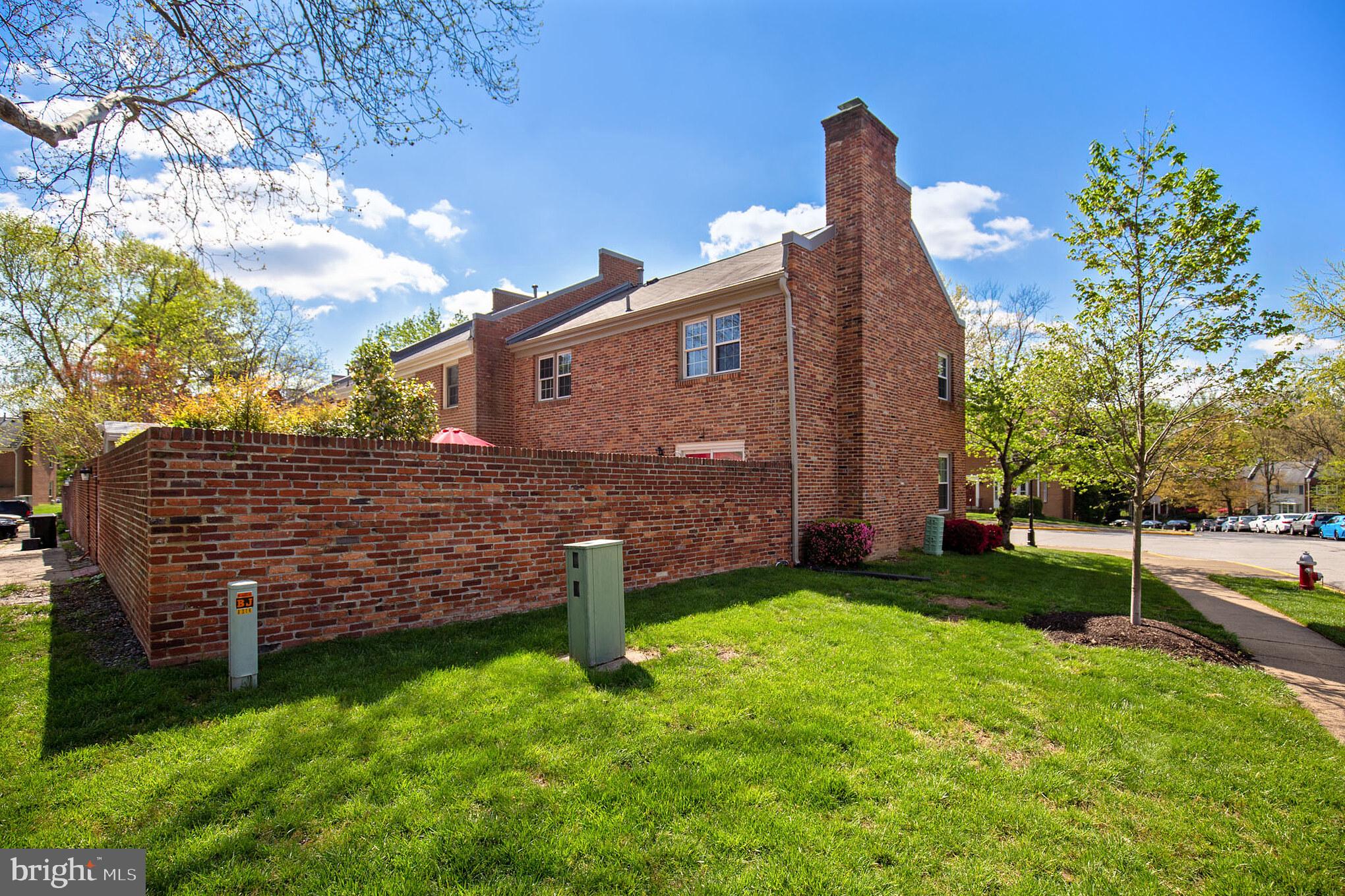 8314 Wickham Road Springfield, VA 22152 - Photo 29 of 31 End Lot side view