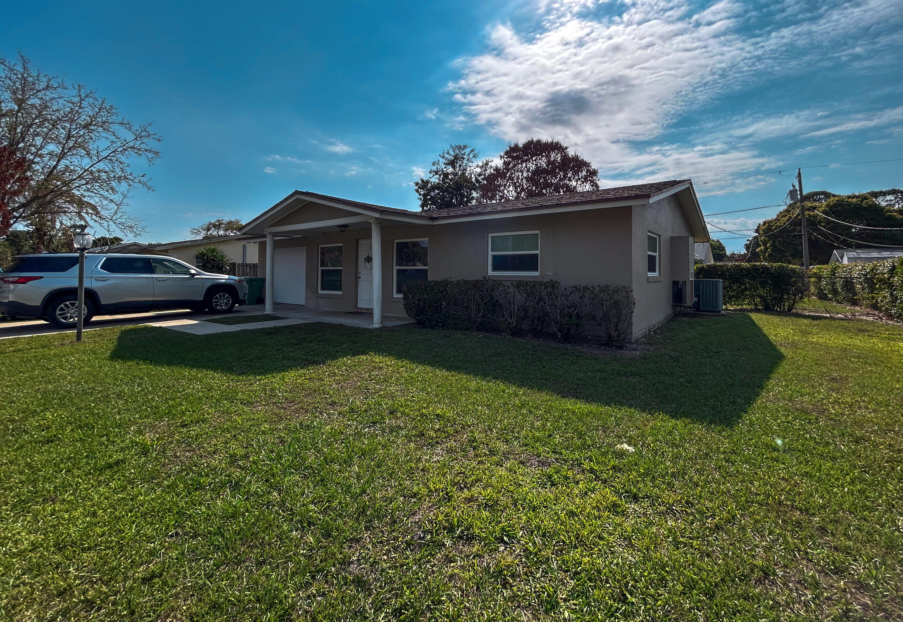 4709 Sunset Boulevard Fort Pierce, FL 34982 - Photo 3 of 33 45-IMG_0919