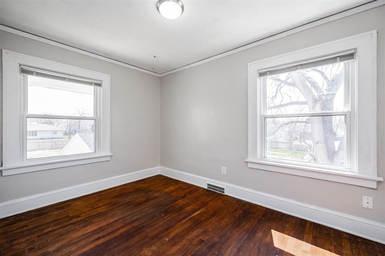 1600 Center Point Road Northeast Cedar Rapids, IA 52402 - Photo 18 of 33 Gallery Image 18
