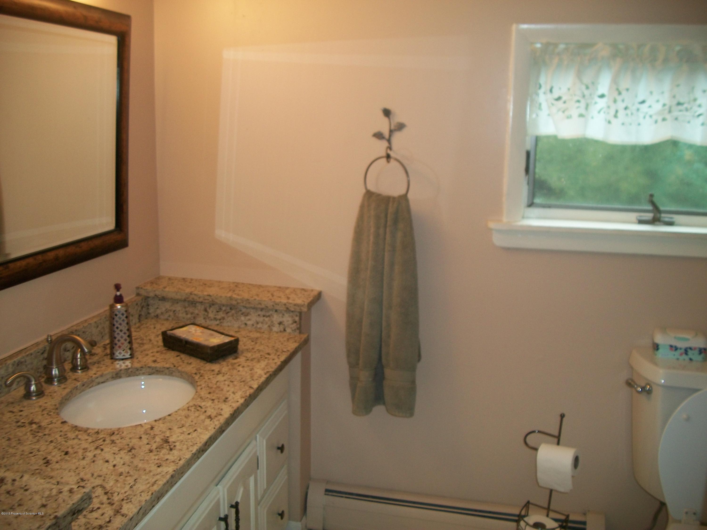 642 Gardner Road Moscow, PA 18444 - Photo 12 of 22 Gallery Image 12