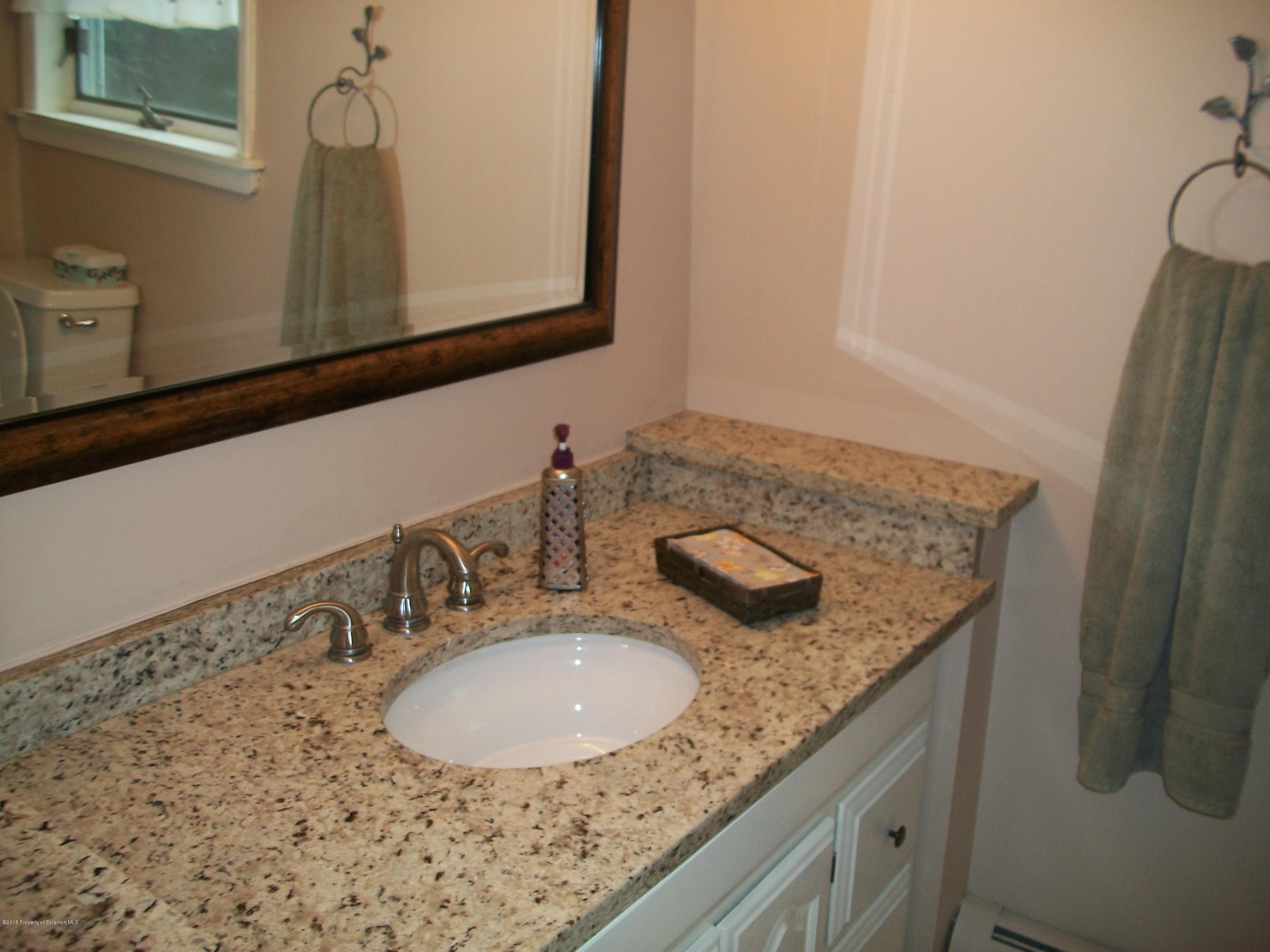642 Gardner Road Moscow, PA 18444 - Photo 14 of 22 Gallery Image 14