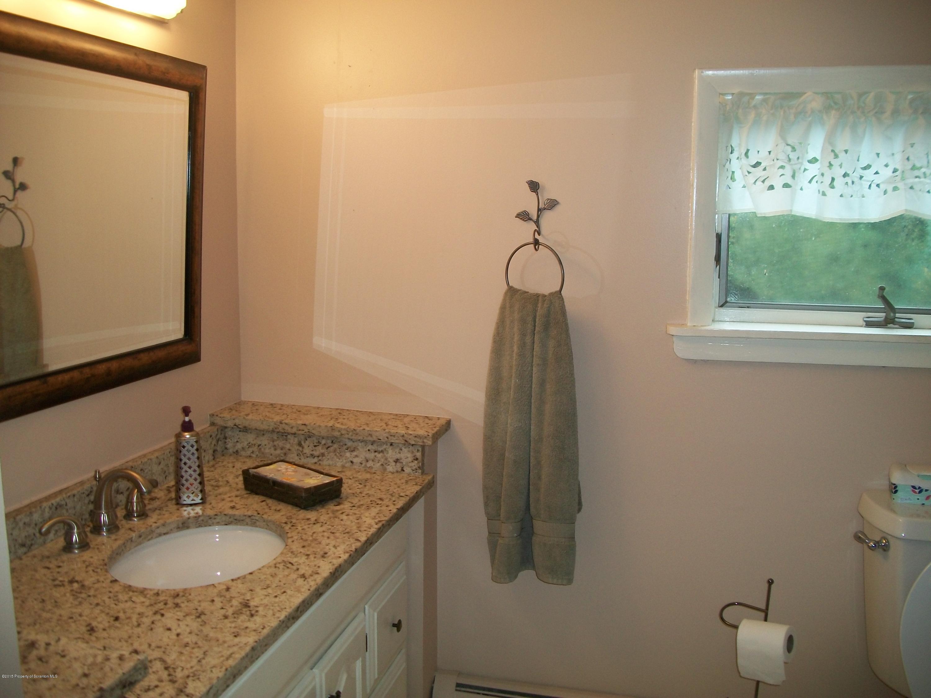 642 Gardner Road Moscow, PA 18444 - Photo 15 of 22 Gallery Image 15