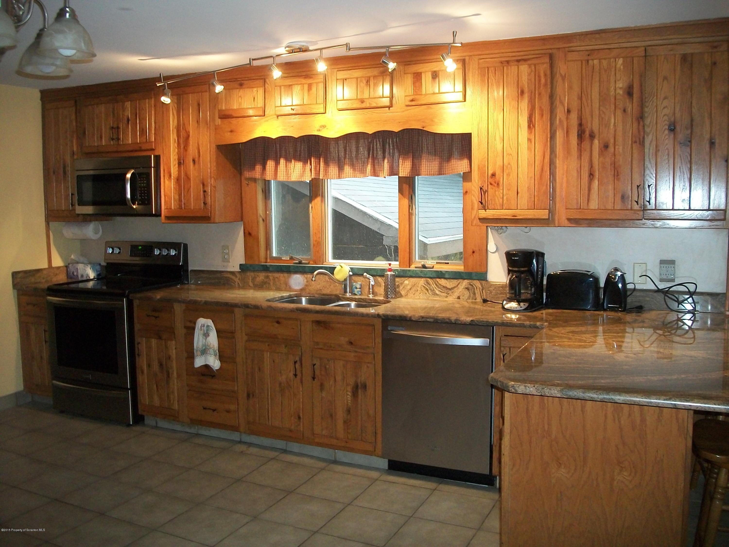 642 Gardner Road Moscow, PA 18444 - Photo 2 of 22 Gallery Image 2