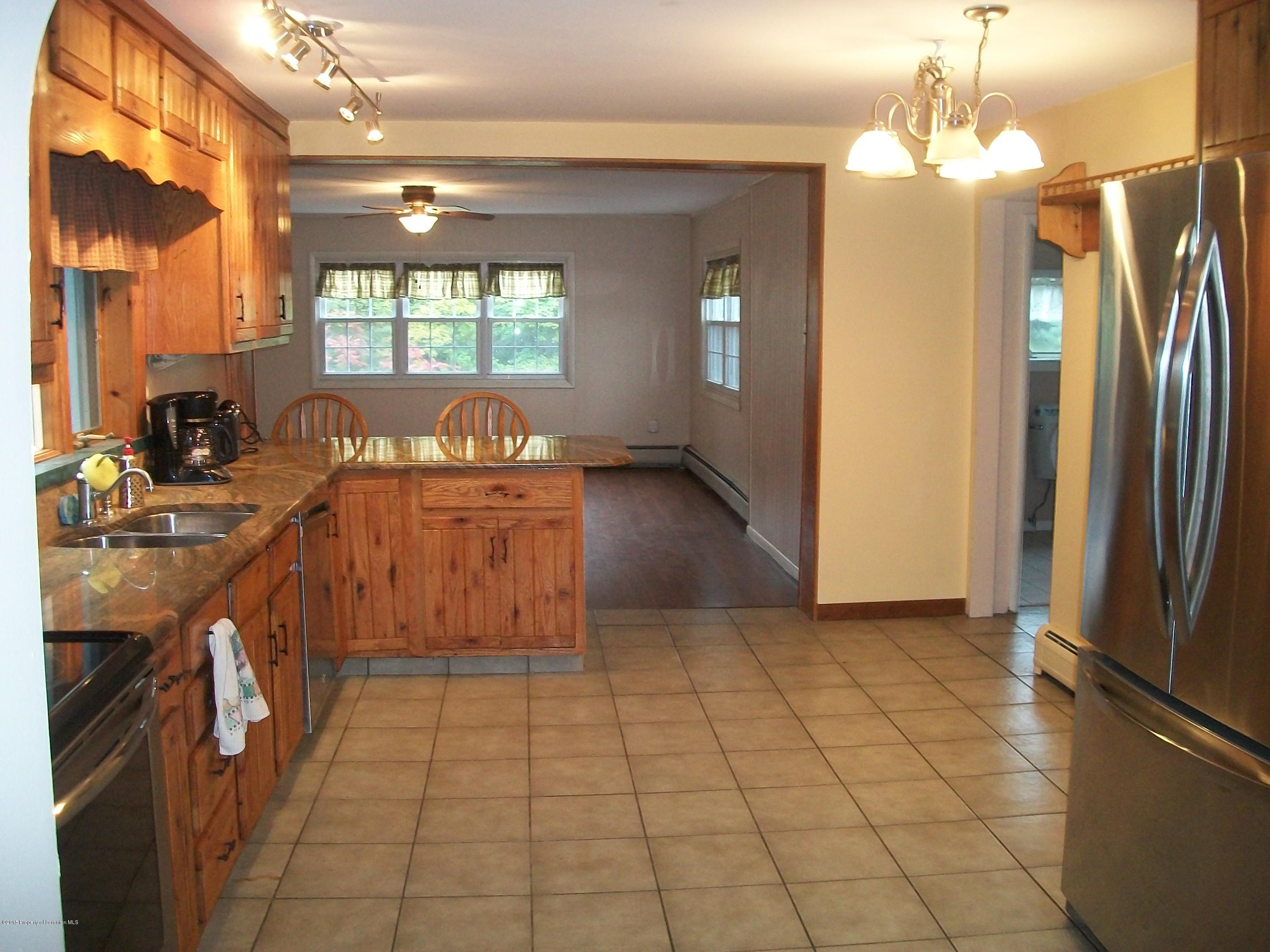 642 Gardner Road Moscow, PA 18444 - Photo 4 of 22 Gallery Image 4