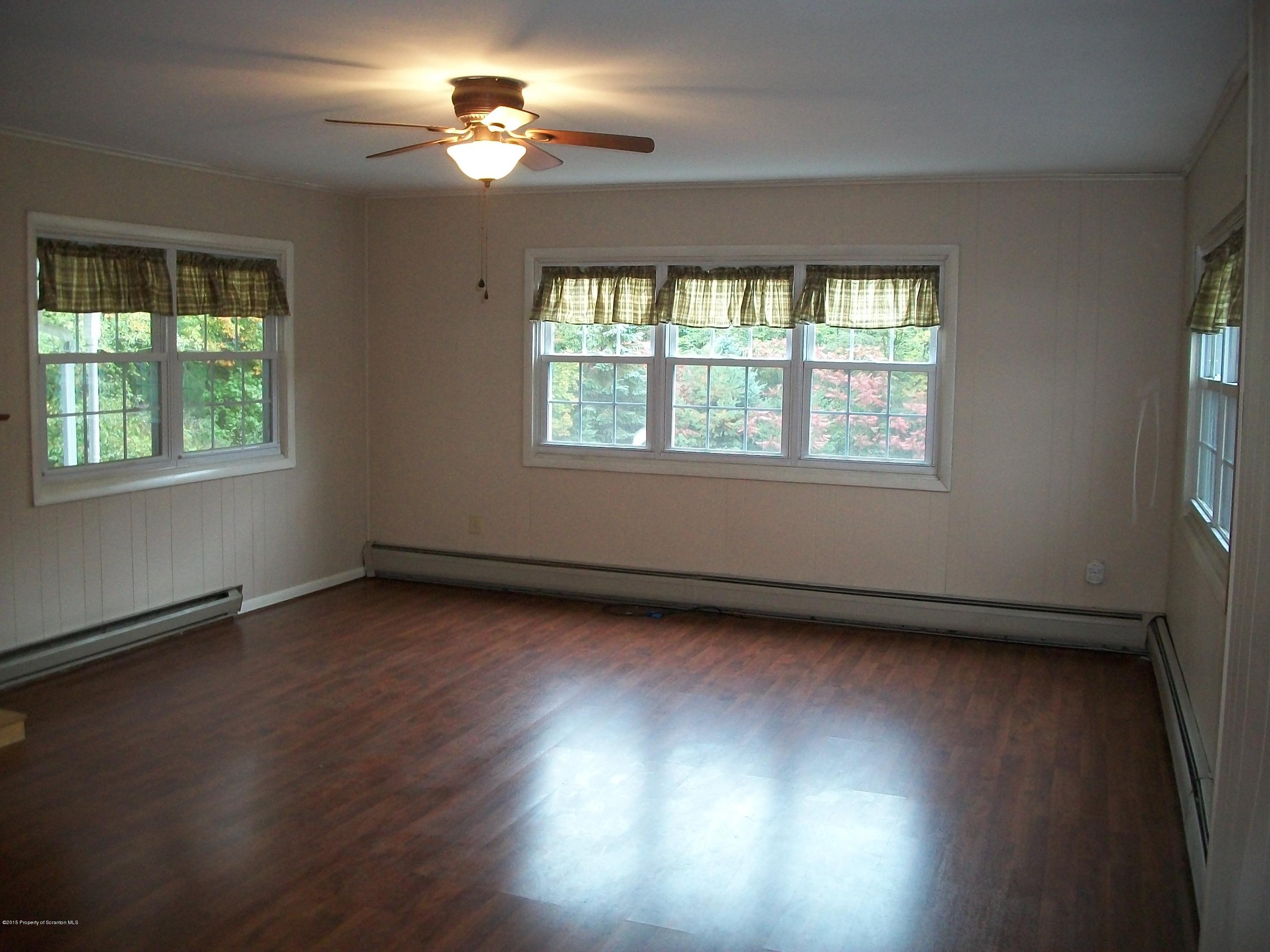 642 Gardner Road Moscow, PA 18444 - Photo 6 of 22 Gallery Image 6