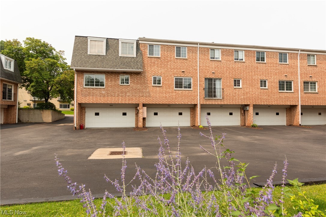 19650 Lorain Road, Unit 8 Cleveland, OH 44126 - Photo 6 of 26 Gallery Image 6