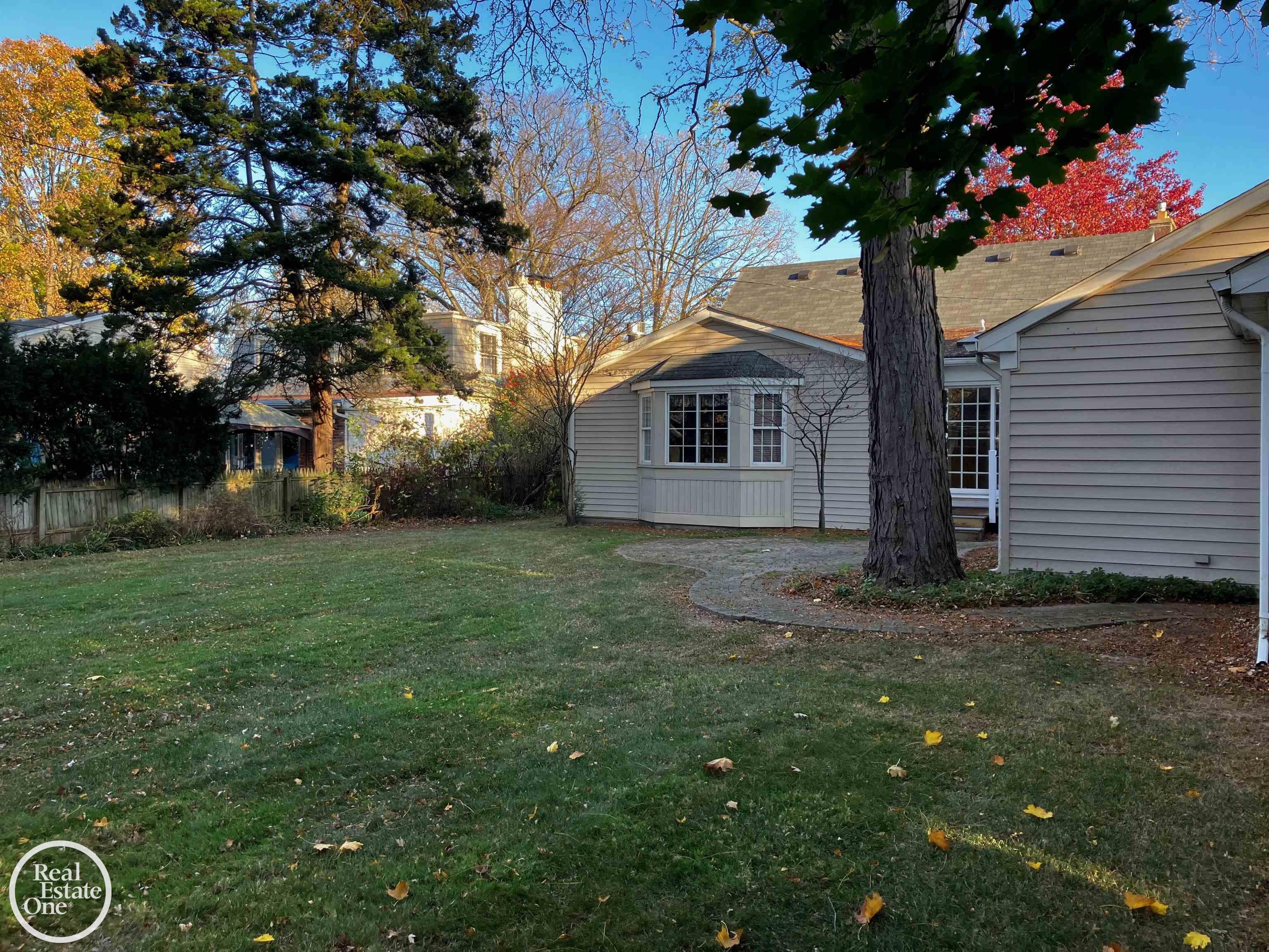 735 Hampton Road Grosse Pointe, MI 48236 - Photo 26 of 27 50160634-4e4c02fc-a63f-4698-aee4-cab0c1c140e2.JPG