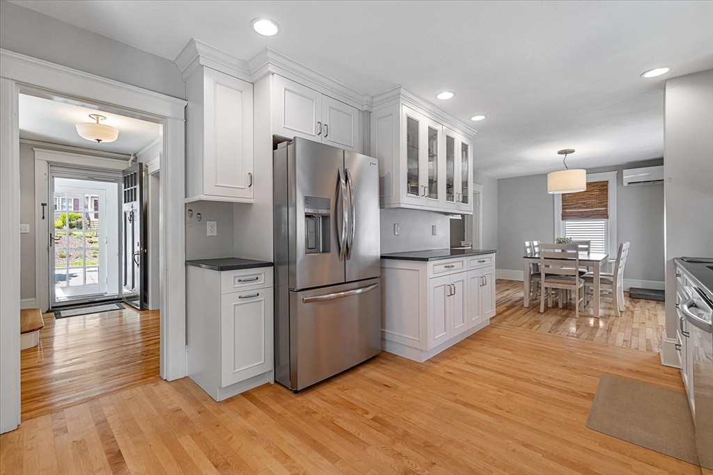 19 Barnard Road Worcester, MA 01605 - Photo 2 of 34