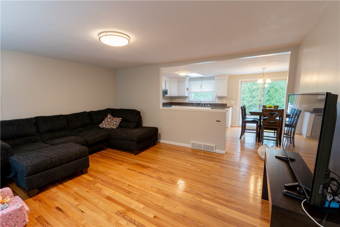 49 Hagerstown Road Warwick, RI 02886 - Photo 2 of 22