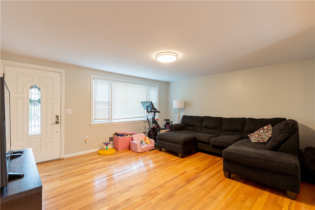 49 Hagerstown Road Warwick, RI 02886 - Photo 3 of 22