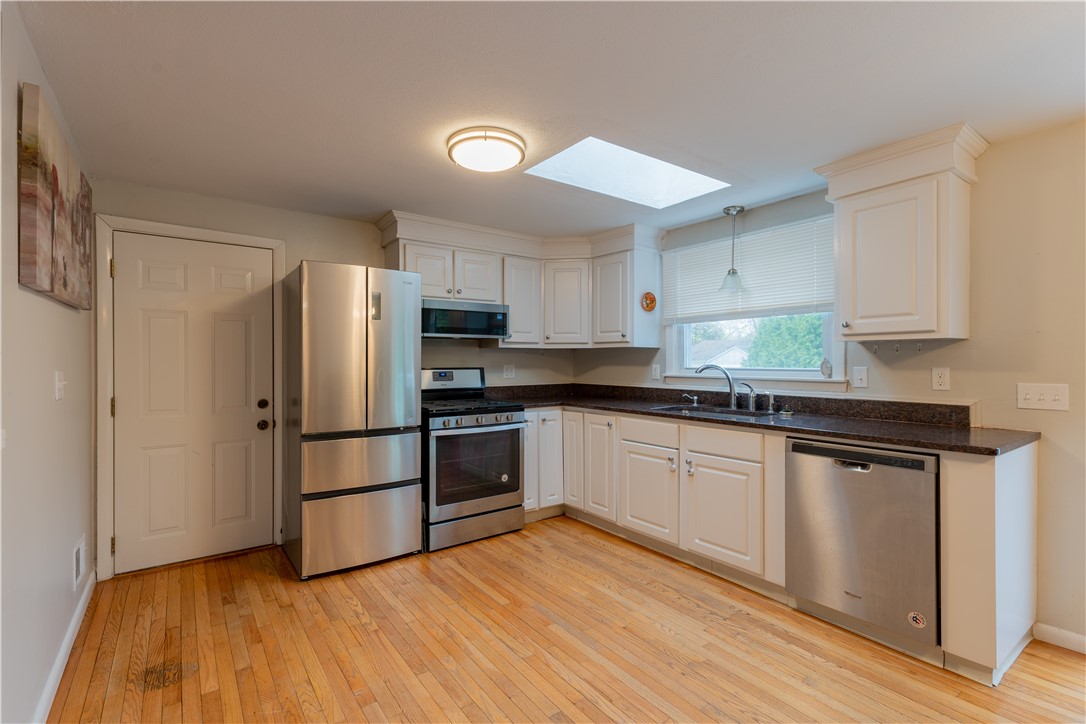 49 Hagerstown Road Warwick, RI 02886 - Photo 4 of 22