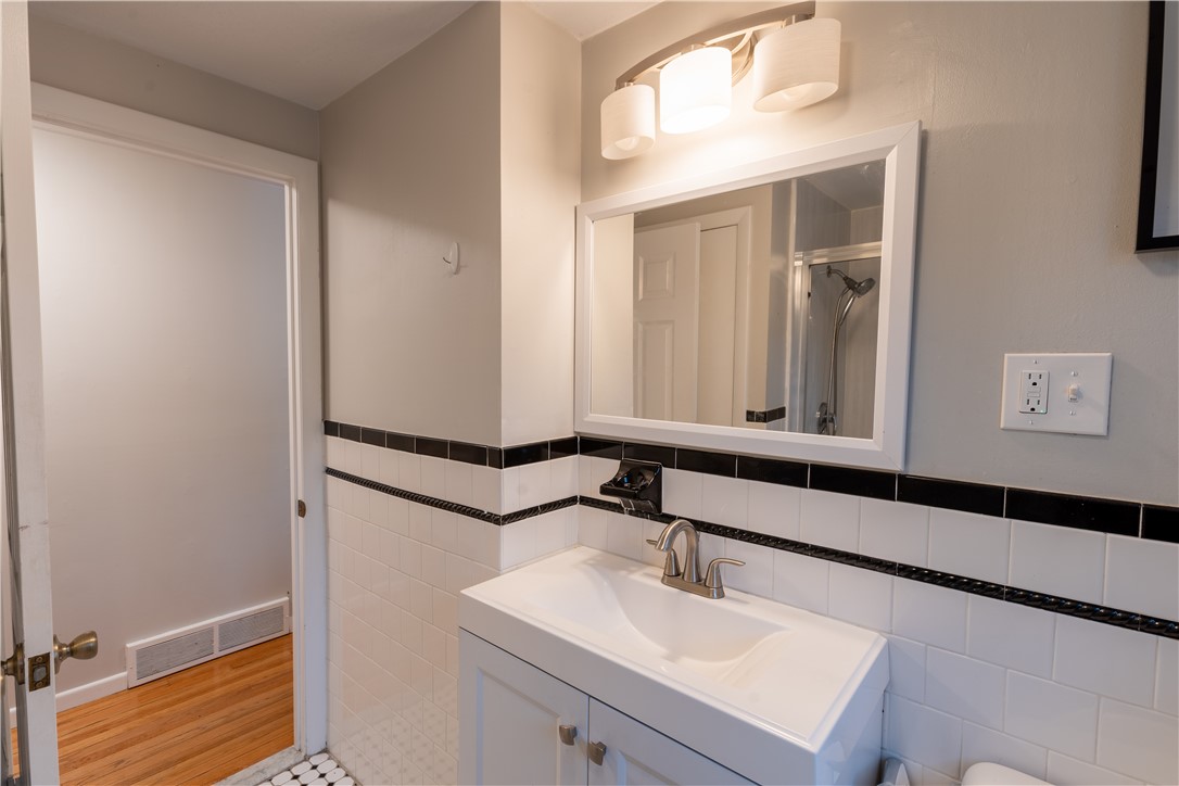 49 Hagerstown Road Warwick, RI 02886 - Photo 9 of 22