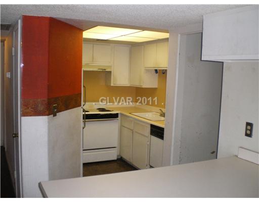 5701 Smoke Ranch Road, Unit B Las Vegas, NV 89108 - Photo 4 of 14 Kitchen.