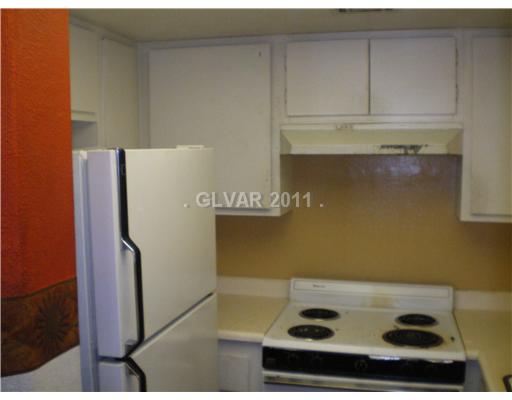 5701 Smoke Ranch Road, Unit B Las Vegas, NV 89108 - Photo 5 of 14 Kitchen.