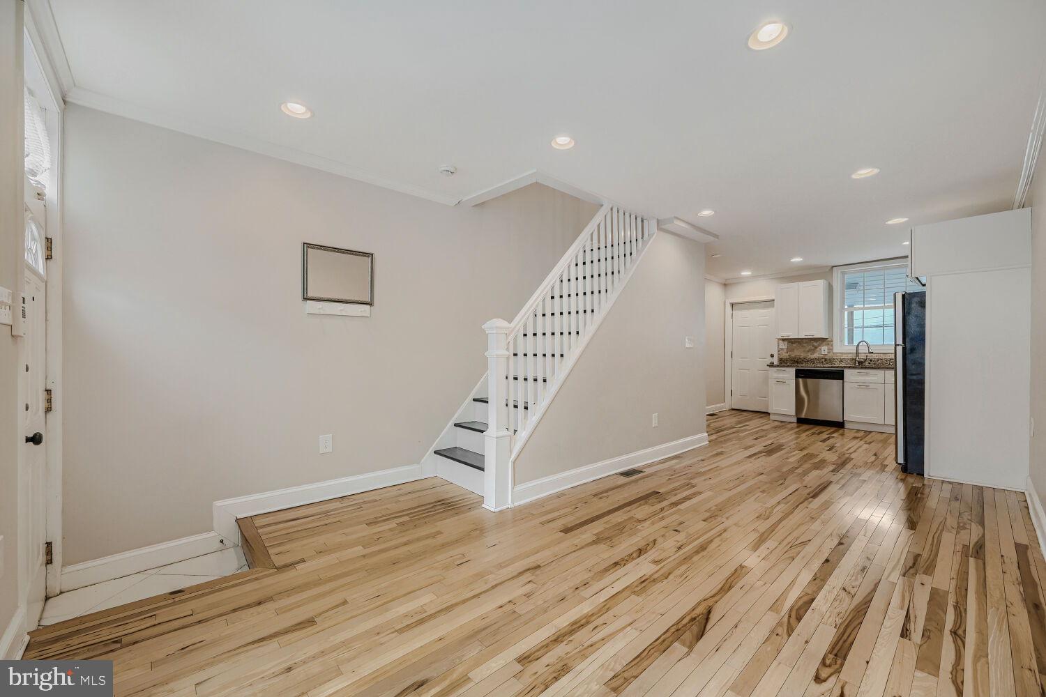 309 Fagley Street Baltimore, MD 21224 - Photo 4 of 25 Living Room