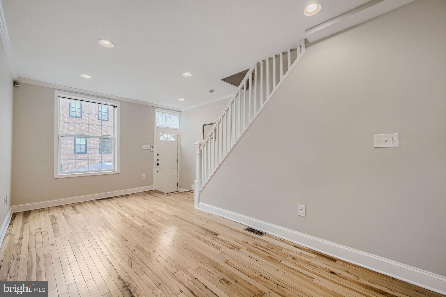 309 Fagley Street Baltimore, MD 21224 - Photo 5 of 25 Living Room