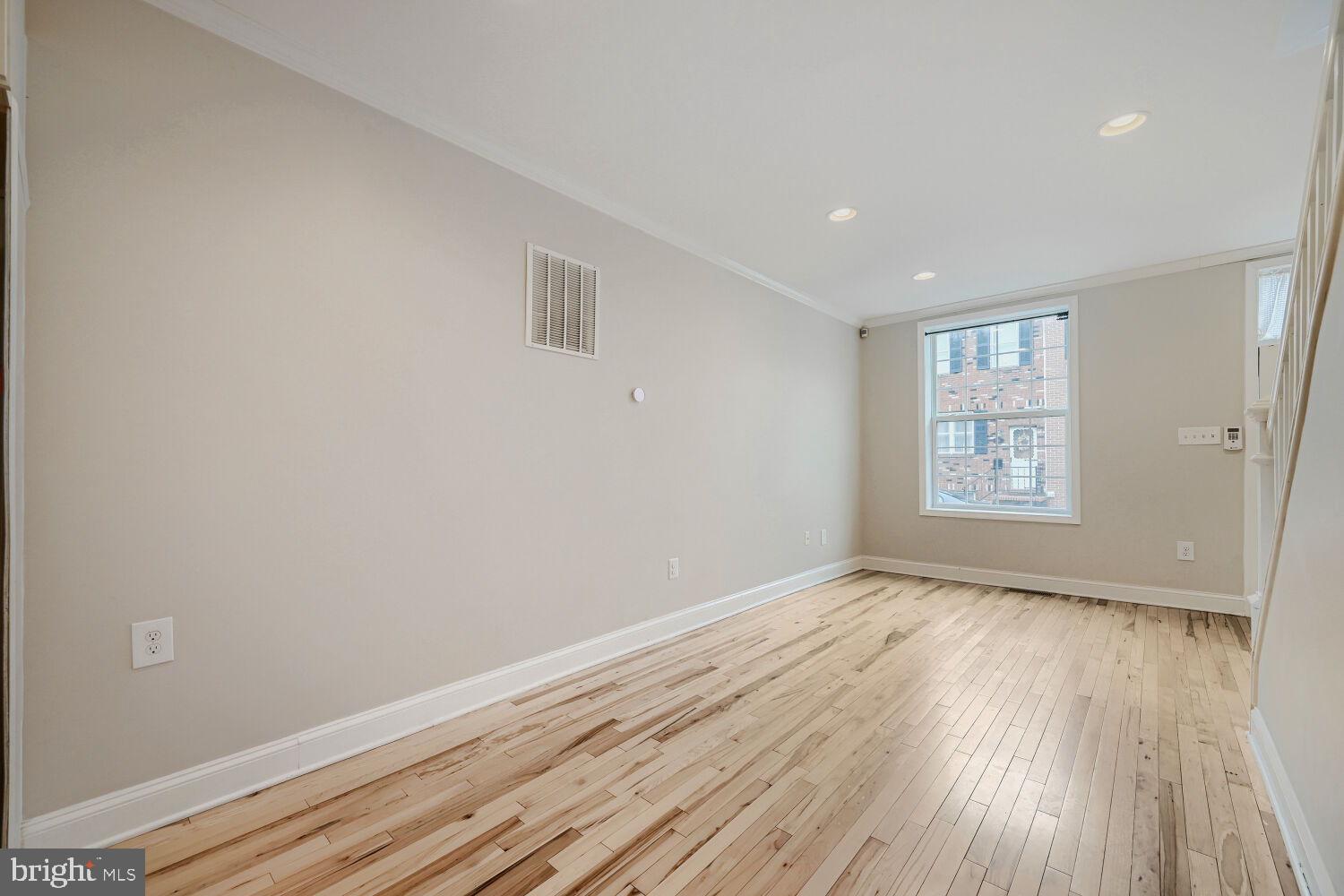309 Fagley Street Baltimore, MD 21224 - Photo 6 of 25 Living Room