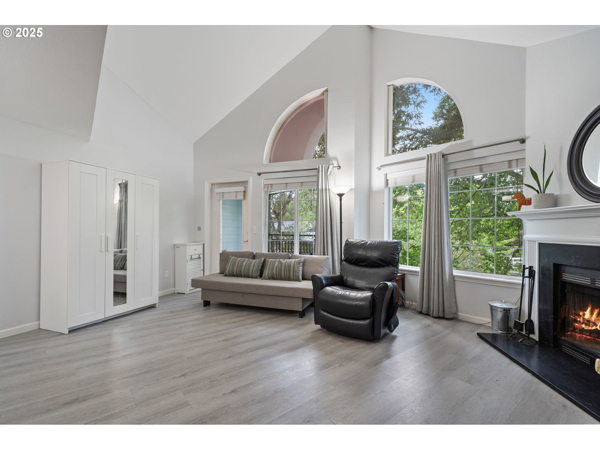 17618 Northwest Springville Road Portland, OR 97229 - Photo 9 of 26 Living Room
