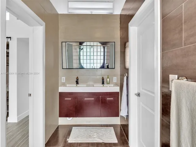 $4,330,000 | 616 Ocean Boulevard, Golden Beach, FL 33160