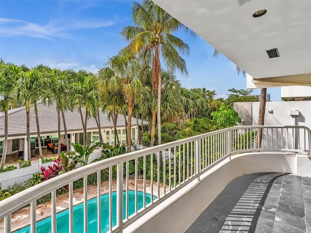 $4,330,000 | 616 Ocean Boulevard, Golden Beach, FL 33160