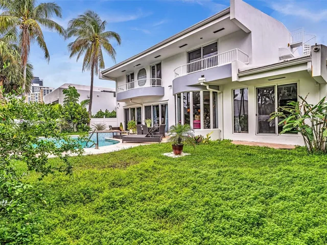 $4,330,000 | 616 Ocean Boulevard, Golden Beach, FL 33160
