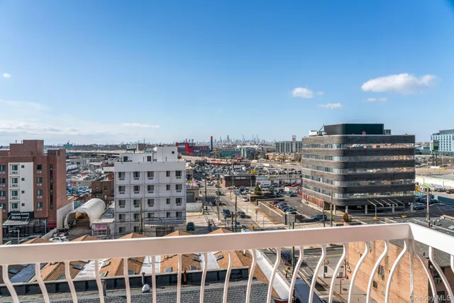 $575,000 | 136-16 31st Road, Unit 8B | Flushing