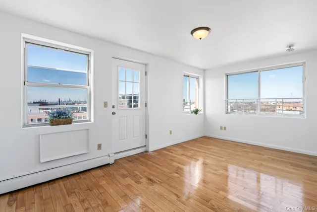 $575,000 | 136-16 31st Road, Unit 8B | Flushing