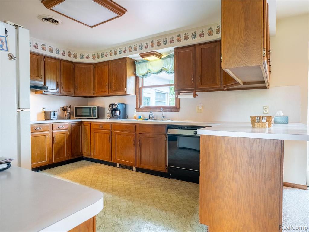 8320 Allen Road Fenton, MI 48430 - Photo 18 of 66